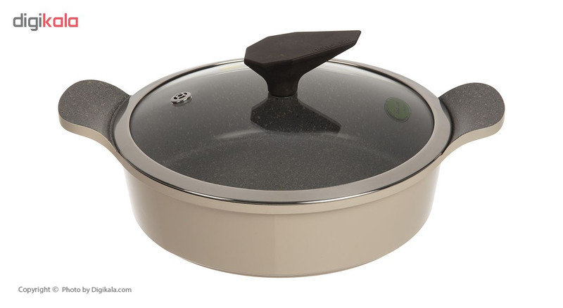 درب قابلمه بر عکس روی میز کج میایسته