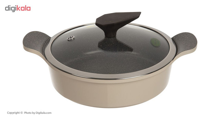 درب قابلمه بر عکس روی میز کج میایسته